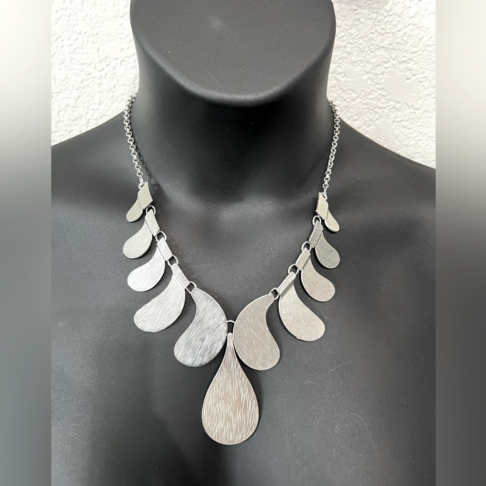 Silver fashion Necklace